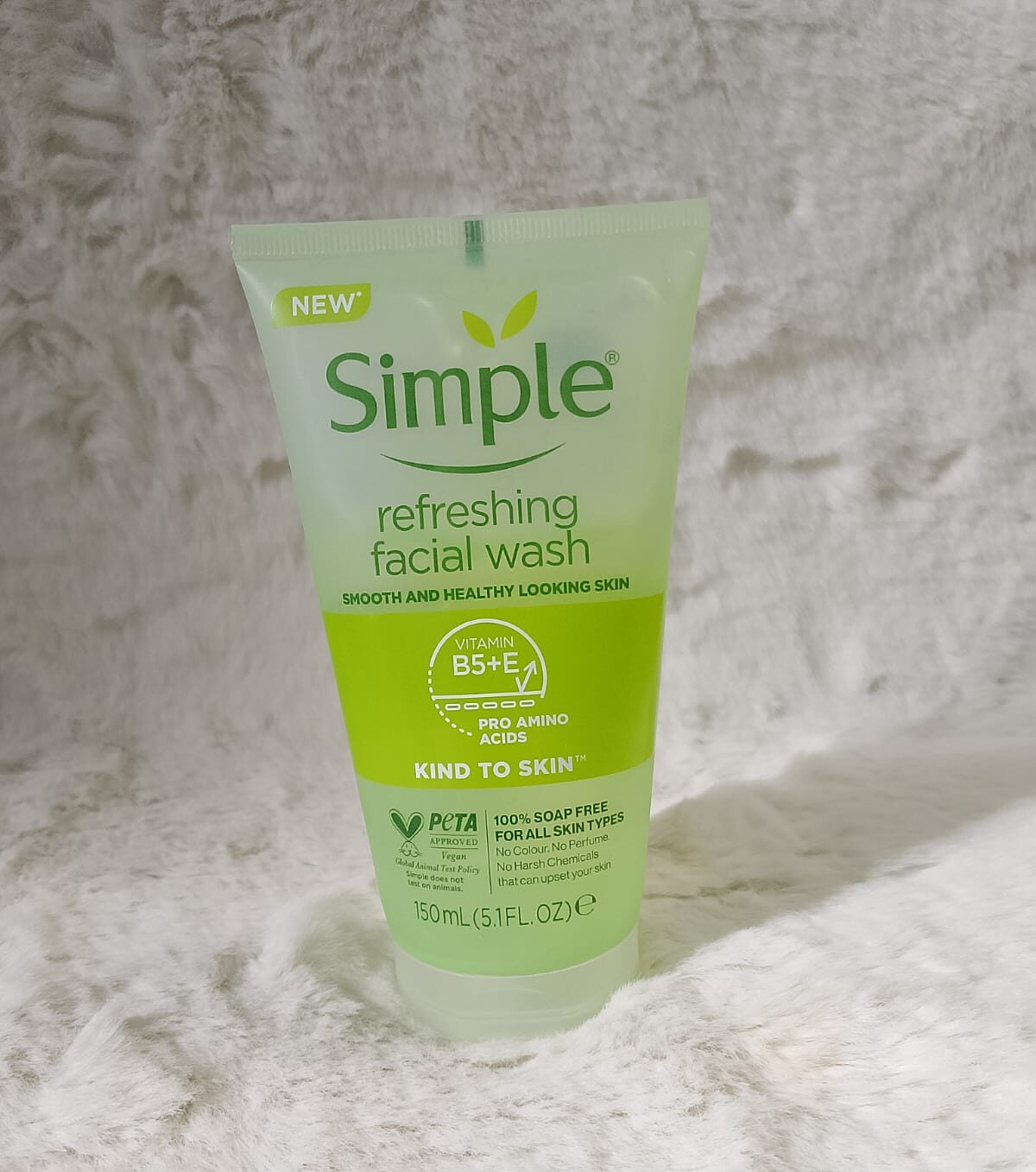 Simple PureGlow Refreshing Face Wash – Deep Cleansing, Hydrating & Brightening Face Wash for Glowing Skin A powerful yet gentle face wash that cleanses deeply, hydrates, and brightens skin. Ideal for oily, acne-prone, and sensitive skin, infused with Aloe Vera, Vitamin E, and Green Tea to remove impurities, unclog pores, and control excess oil. Free from harsh chemicals, parabens, and sulfates, it promotes clear, smooth, and radiant skin with every wash. Perfect for daily use to maintain healthy, glowing skin.