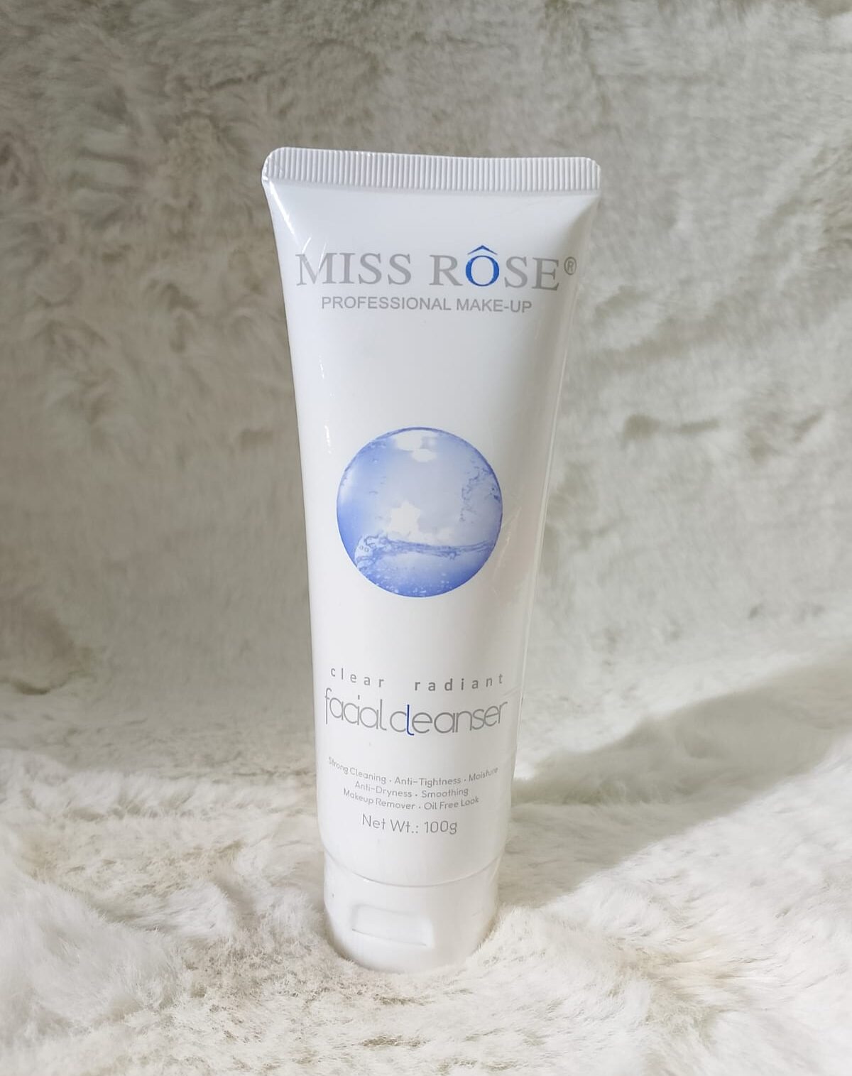 Miss Rose Clear Radiant Makeup Remover & Face Wash – A gentle 2-in-1 gel cleanser that removes makeup, cleanses skin, and provides hydration, leaving the skin glowing and refreshed. Ideal for oily, acne-prone, and sensitive skin. 🌟💧